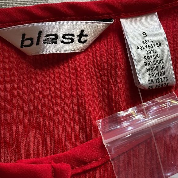 Blast lightly textured spring summer fabric whimsical ribbon button embroidery - Picture 3 of 6